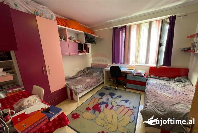 Shtepi ne shitje Apartament ne Tirane, 2+1, Mobilimi E mobiluar, Pagesa 134,000  Euro.