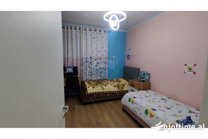 Shtepi me qera Apartament ne Tirane, 2+1, Mobilimi E mobiluar, Pagesa 700  Euro.