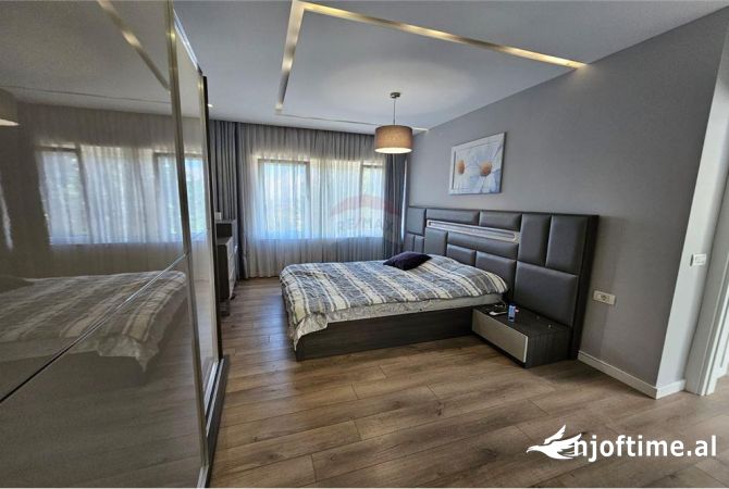 Shtepi me qera Vila Luksoze ne Tirane, 3+1, Mobilimi E mobiluar, Pagesa 2,500  Euro.