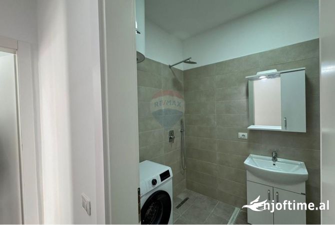 Shtepi me qera Apartament ne Tirane, 2+1, Mobilimi Pjeserisht e mobiluar, Pagesa 550  Euro.