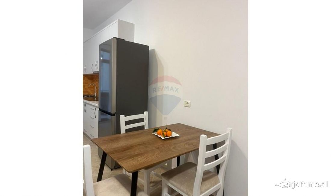 Shtepi me qera Apartament ne Tirane, 2+1, Mobilimi E mobiluar, Pagesa 800  Euro.