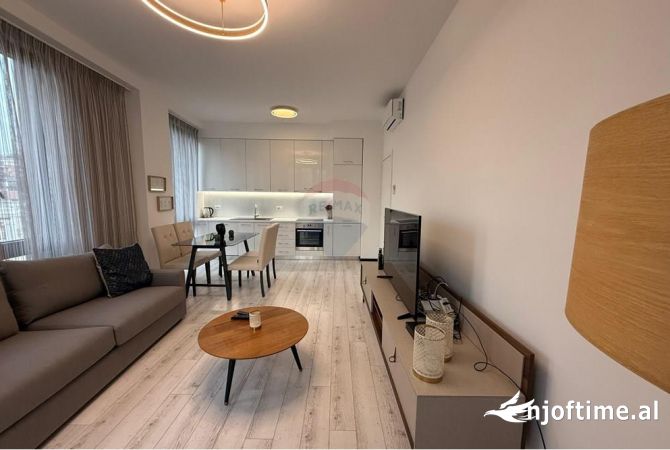 Shtepi me qera 2+1 ne Tirane - 1,400 Euro