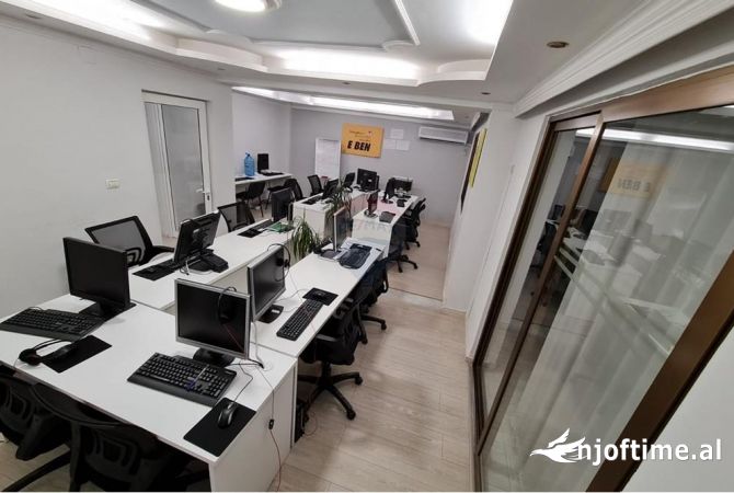Ambient biznesi me qera 3+1 ne Tirane - 950 Euro