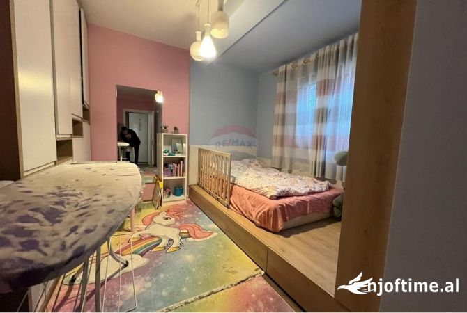 Shtepi ne shitje Apartament ne Tirane, 2+1, Mobilimi E mobiluar, Pagesa 240,000  Euro.