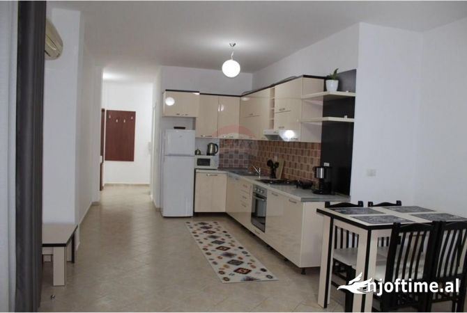 Shtepi me qera Apartament ne Tirane, 2+1, Mobilimi Bosh, pa mobiluar, Pagesa 600  Euro.