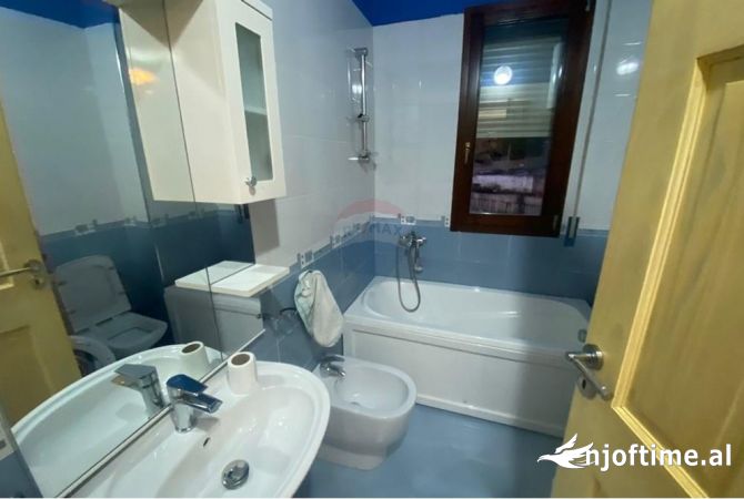 Shtepi me qera Apartament ne Tirane, 2+1, Mobilimi E mobiluar, Pagesa 800  Euro.