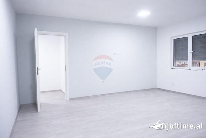 Ambient biznesi me qera 3+1 ne Tirane - 1,000 Euro