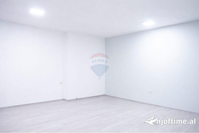 Ambient biznesi me qera 3+1 ne Tirane - 1,000 Euro