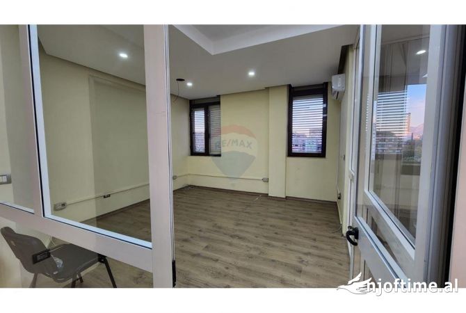Ambient biznesi me qera 3+1 ne Tirane - 1,100 Euro