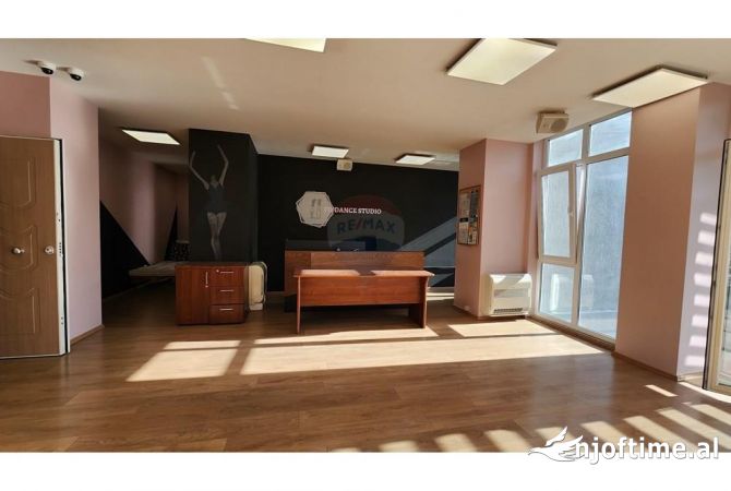 Ambient biznesi me qera 3+1 ne Tirane - 2,000 Euro