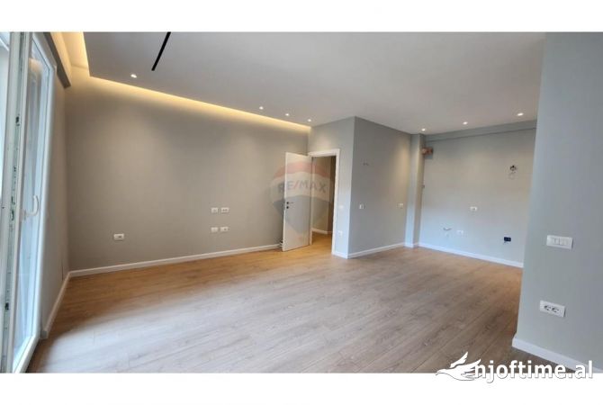 Ambient biznesi me qera 3+1 ne Tirane - 1,600 Euro