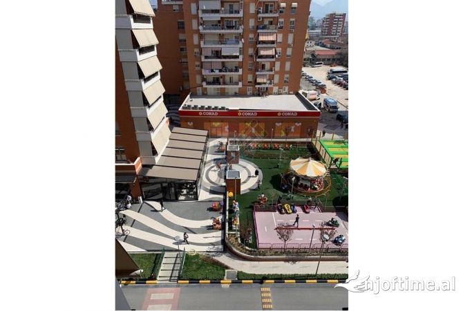 Ambient biznesi me qera 3+1 ne Tirane - 250,000 Leke