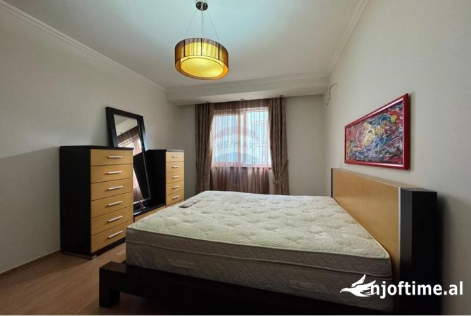 Shtepi me qera 2+1 ne Tirane - 900 Euro