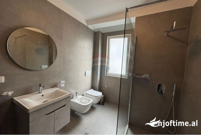 Shtepi me qera Duplex(shtepi me 2 kate) ne Tirane, 2+1, Mobilimi E mobiluar, Pagesa 900  Euro.