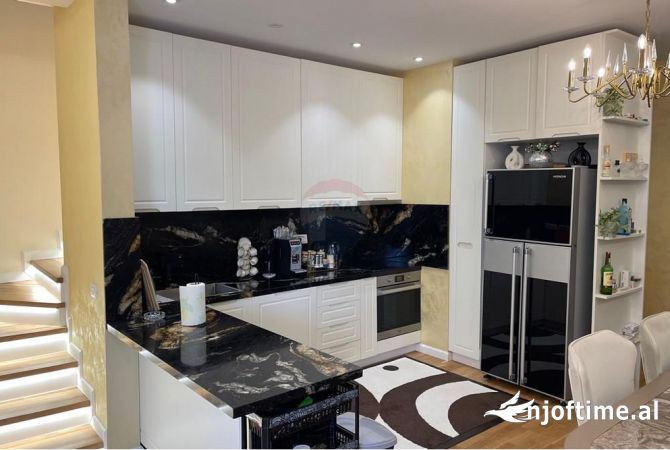 Shtepi ne shitje Vila Luksoze ne Durres, 3+1, Mobilimi E mobiluar, Pagesa 450,000  Euro.