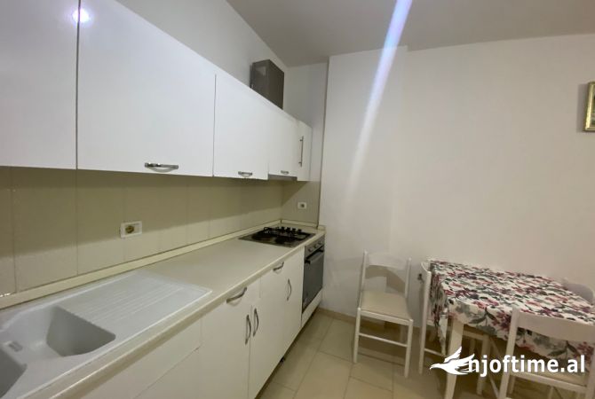 Shtepi me qera 1+1 ne Tirane - 40,000 Leke