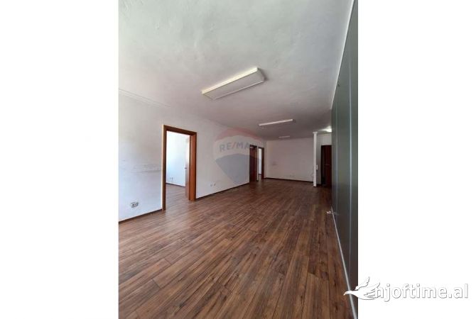 Ambient biznesi me qera 3+1 ne Tirane - 1,500 Euro