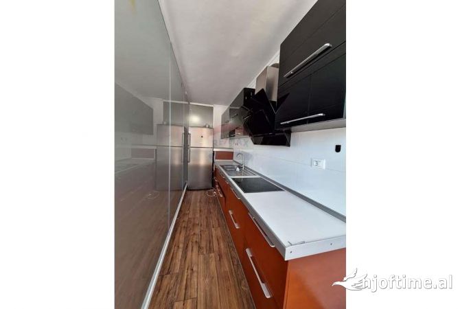 ZYRA PER QIRA 145M2 NE ZONEN BLLOK-GARDA