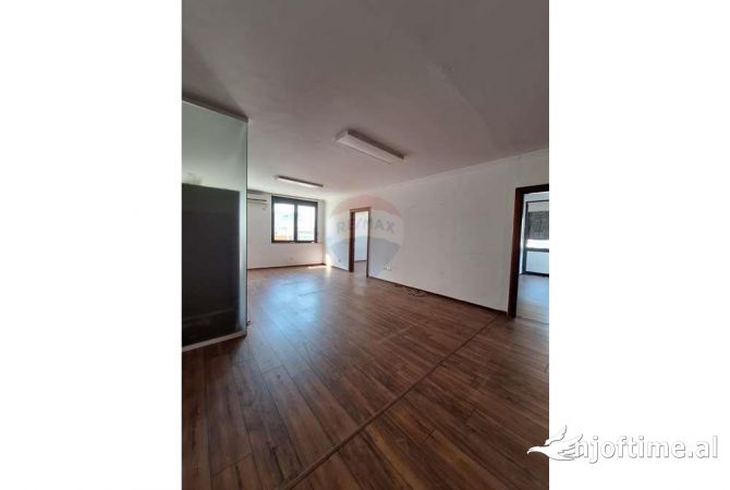 Ambient biznesi me qera 3+1 ne Tirane - 1,500 Euro