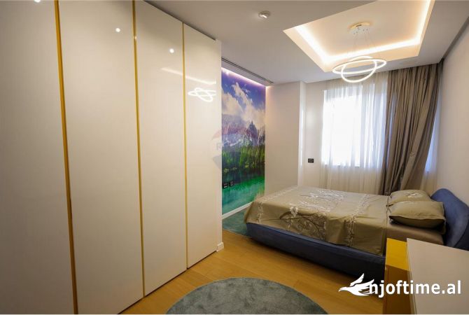 Shtepi ne shitje Penthose(kati i fundit panoramik) ne Tirane, 4+1, Mobilimi E mobiluar, Pagesa 990,000  Euro.