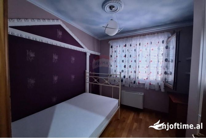 Shtepi me qera Apartament ne Tirane, 3+1, Mobilimi E mobiluar, Pagesa 1,000  Euro.