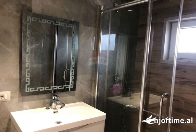 Shtepi ne shitje Apartament ne Tirane, 3+1, Mobilimi E mobiluar, Pagesa 320,000  Euro.