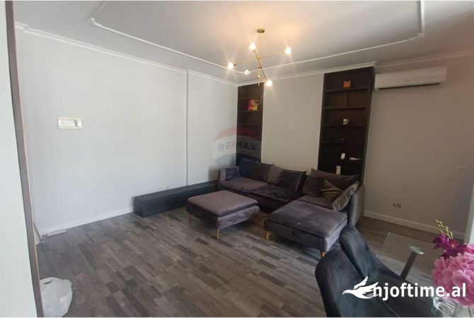 Shtepi ne shitje Apartament ne Tirane, 2+1, Mobilimi E mobiluar, Pagesa 230,000  Euro.