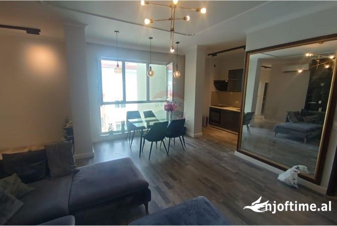 Shtepi ne shitje Apartament ne Tirane, 2+1, Mobilimi E mobiluar, Pagesa 230,000  Euro.