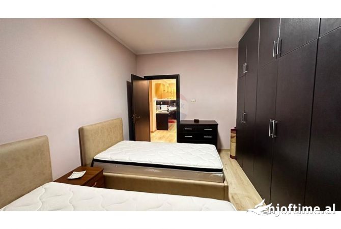 Shtepi me qera Apartament ne Tirane, 2+1, Mobilimi E mobiluar, Pagesa 700  Euro.