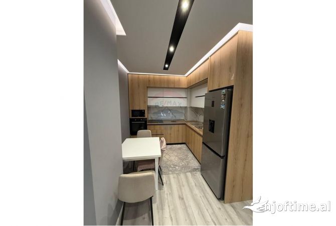 Shtepi me qera 2+1 ne Tirane - 800 Euro