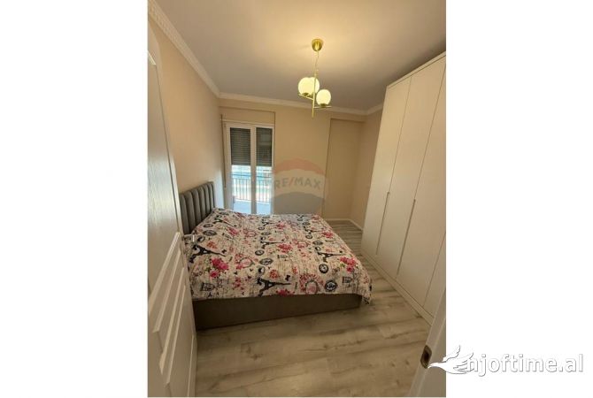 Shtepi me qera Apartament ne Tirane, 2+1, Mobilimi E mobiluar, Pagesa 800  Euro.