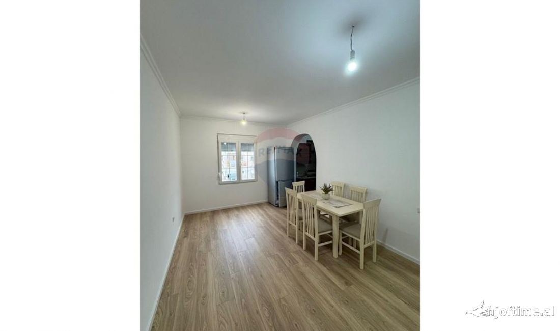 Shtepi ne shitje Apartament ne Tirane, 1+1, Mobilimi Bosh, pa mobiluar, Pagesa 135,000  Euro.