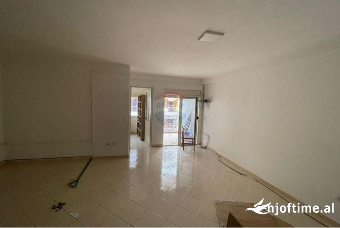 Ambient biznesi me qera 3+1 ne Tirane - 420 Euro