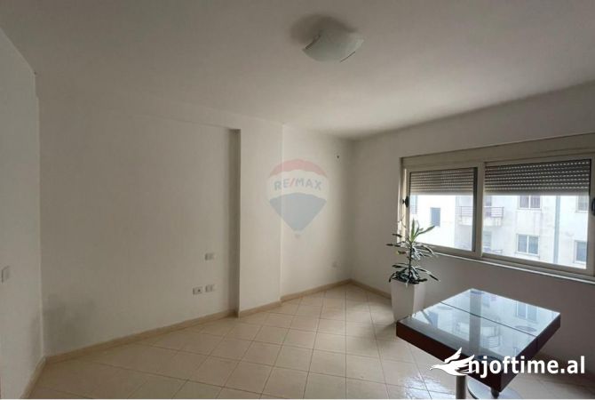 Ambient biznesi me qera 3+1 ne Tirane - 420 Euro