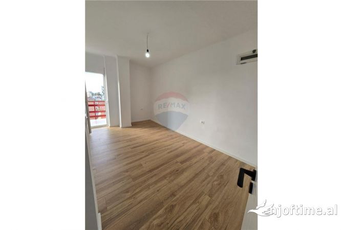 Shtepi ne shitje Apartament ne Tirane, 2+1, Mobilimi Bosh, pa mobiluar, Pagesa 132,000  Euro.
