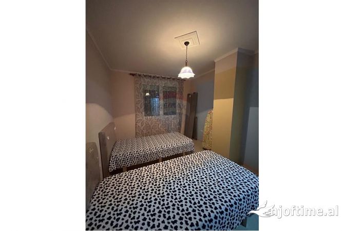 Shtepi ne shitje Apartament ne Tirane, 2+1, Mobilimi E mobiluar, Pagesa 12,800,000  Leke.