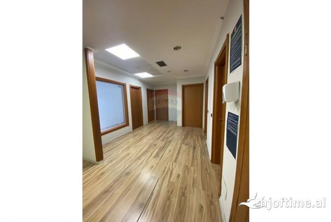 Ambient biznesi ne shitje 3+1 ne Tirane - 690,445 Euro