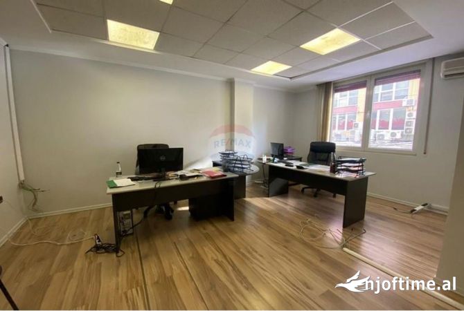 Ambient biznesi ne shitje 3+1 ne Tirane - 690,445 Euro