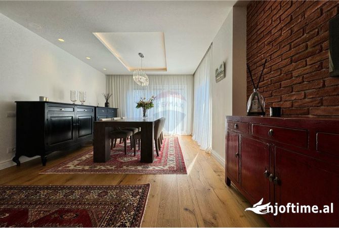 Shtepi me qera Vila Luksoze ne Tirane, 5+1, Mobilimi E mobiluar, Pagesa 4,000  Euro.