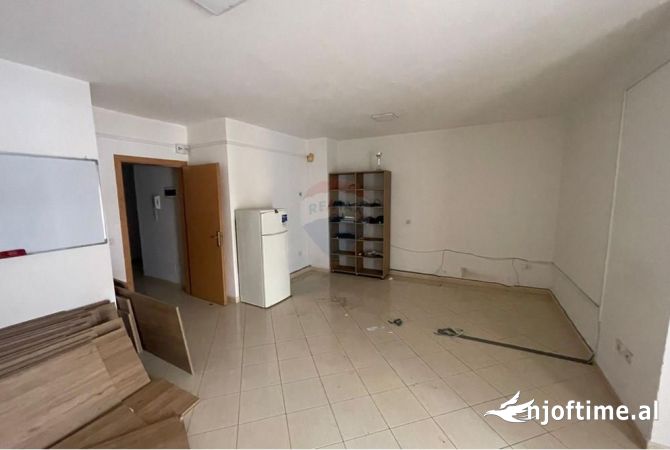 Ambient biznesi me qera 3+1 ne Tirane - 400 Euro