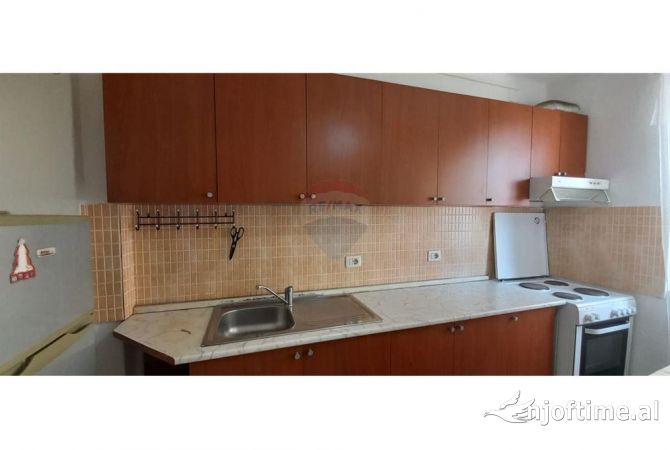 Shtepi me qera Apartament ne Tirane, 1+1, Mobilimi Bosh, pa mobiluar, Pagesa 500  Euro.