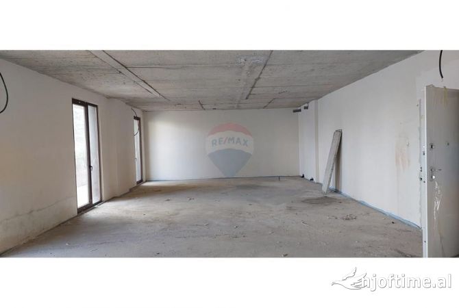 Ambient biznesi me qera 3+1 ne Tirane - 2,000 Euro