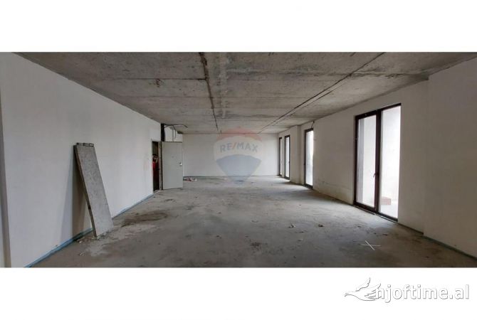 Ambient biznesi me qera 3+1 ne Tirane - 2,000 Euro