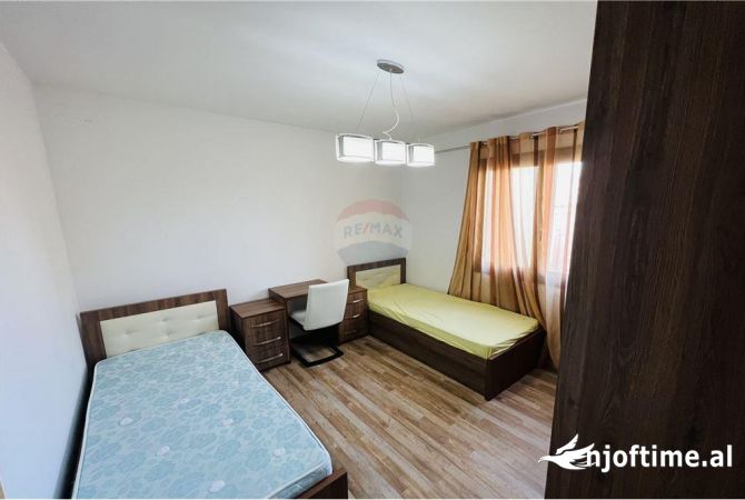 Shtepi ne shitje Apartament ne Tirane, 2+1, Mobilimi E mobiluar, Pagesa 135,000  Euro.