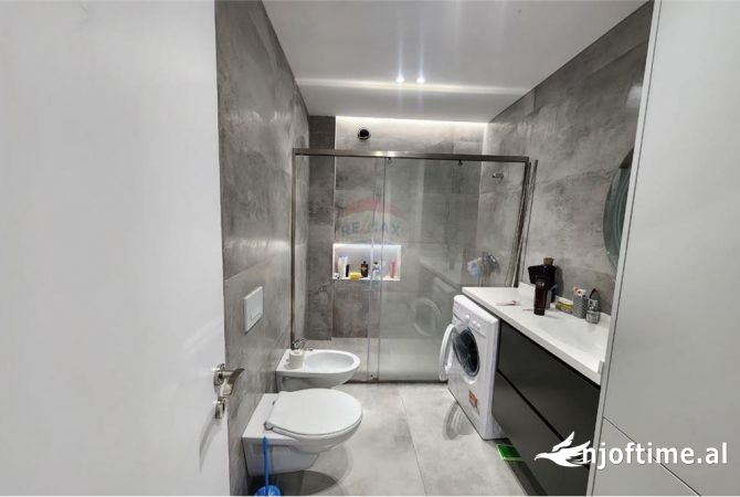 Shtepi ne shitje Apartament ne Tirane, 1+1, Mobilimi E mobiluar, Pagesa 102,000  Euro.