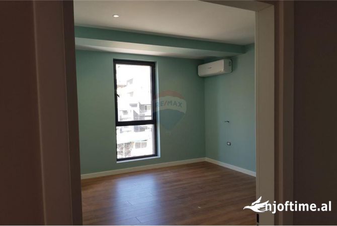 Ambient biznesi me qera 3+1 ne Tirane - 1,000 Euro