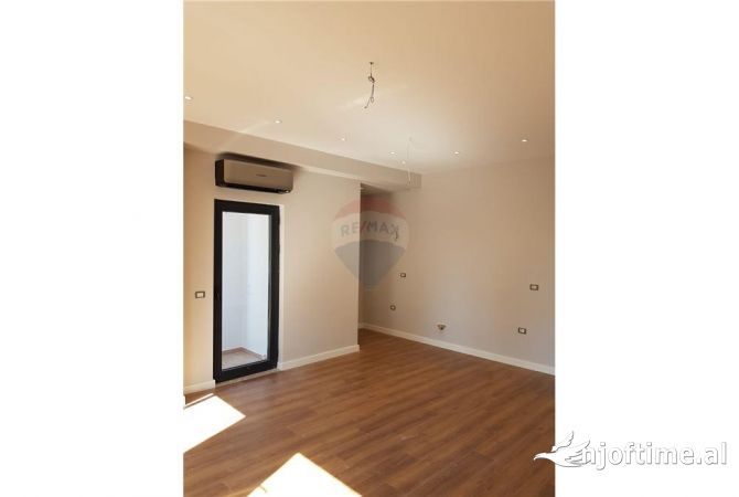 Ambient biznesi me qera 3+1 ne Tirane - 1,000 Euro