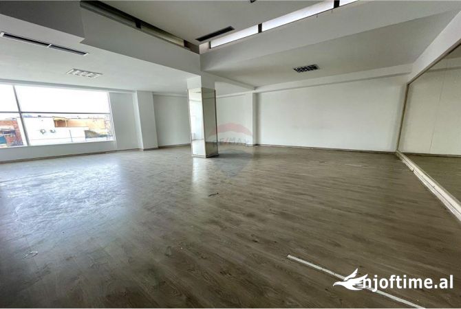 Ambient biznesi me qera 3+1 ne Tirane - 7,000 Euro