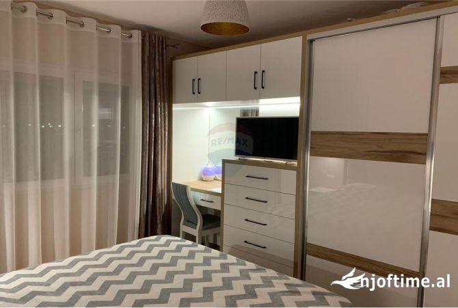 Shtepi me qera 2+1 ne Tirane - 1,000 Euro