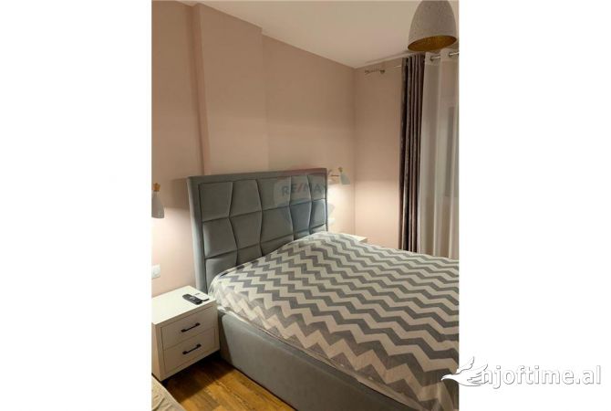 Shtepi me qera Apartament ne Tirane, 2+1, Mobilimi E mobiluar, Pagesa 1,000  Euro.